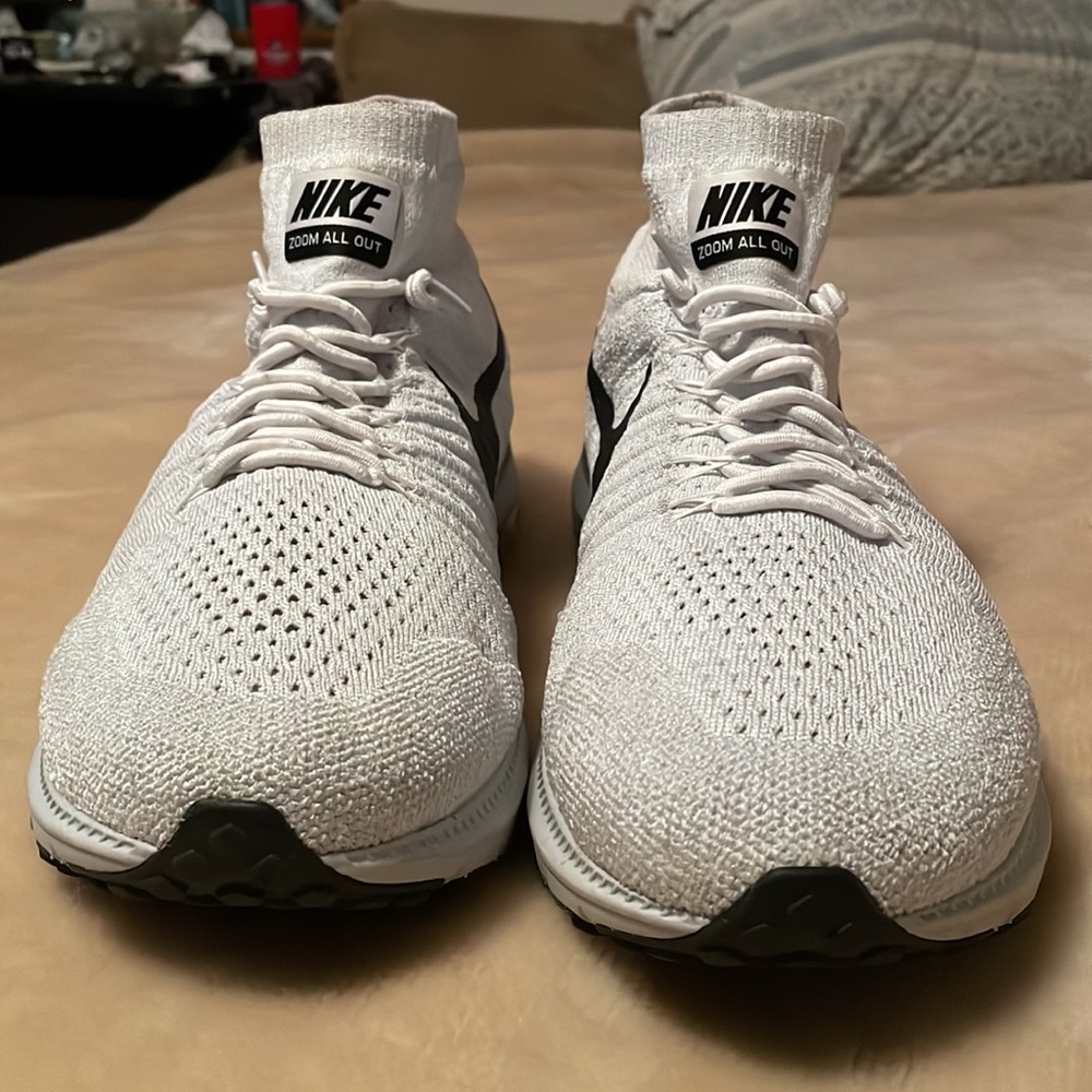 Nike - Picture 3 of 6